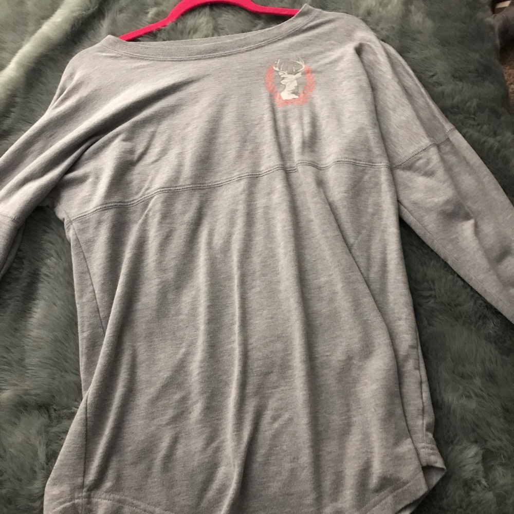 grey long sleeve tee shirt